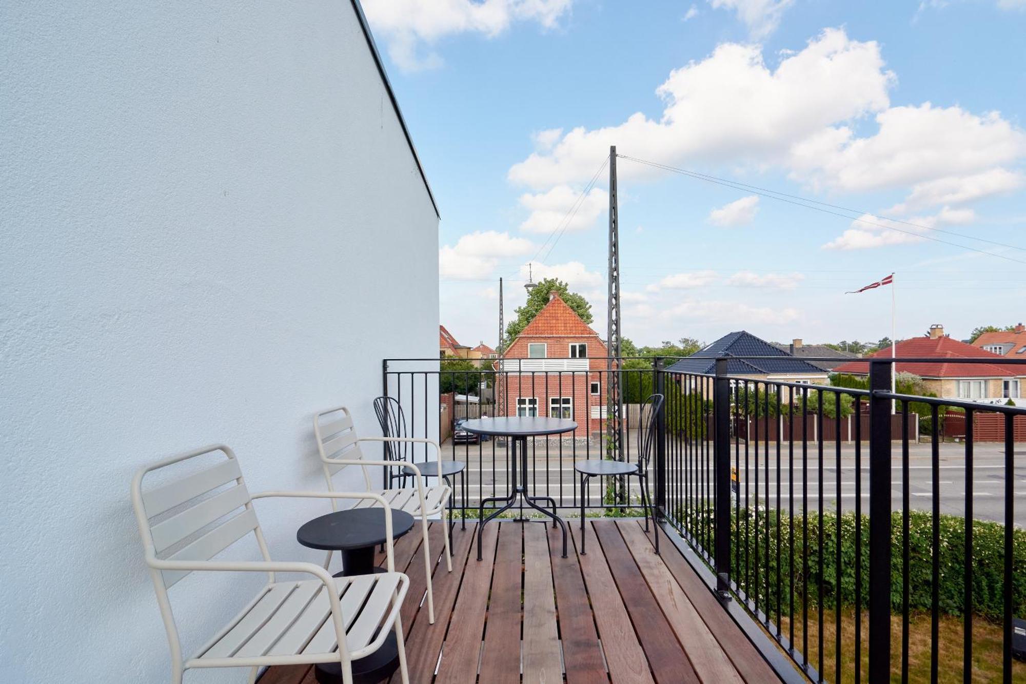 Cozy And Bright With Private Car Park Apartment *