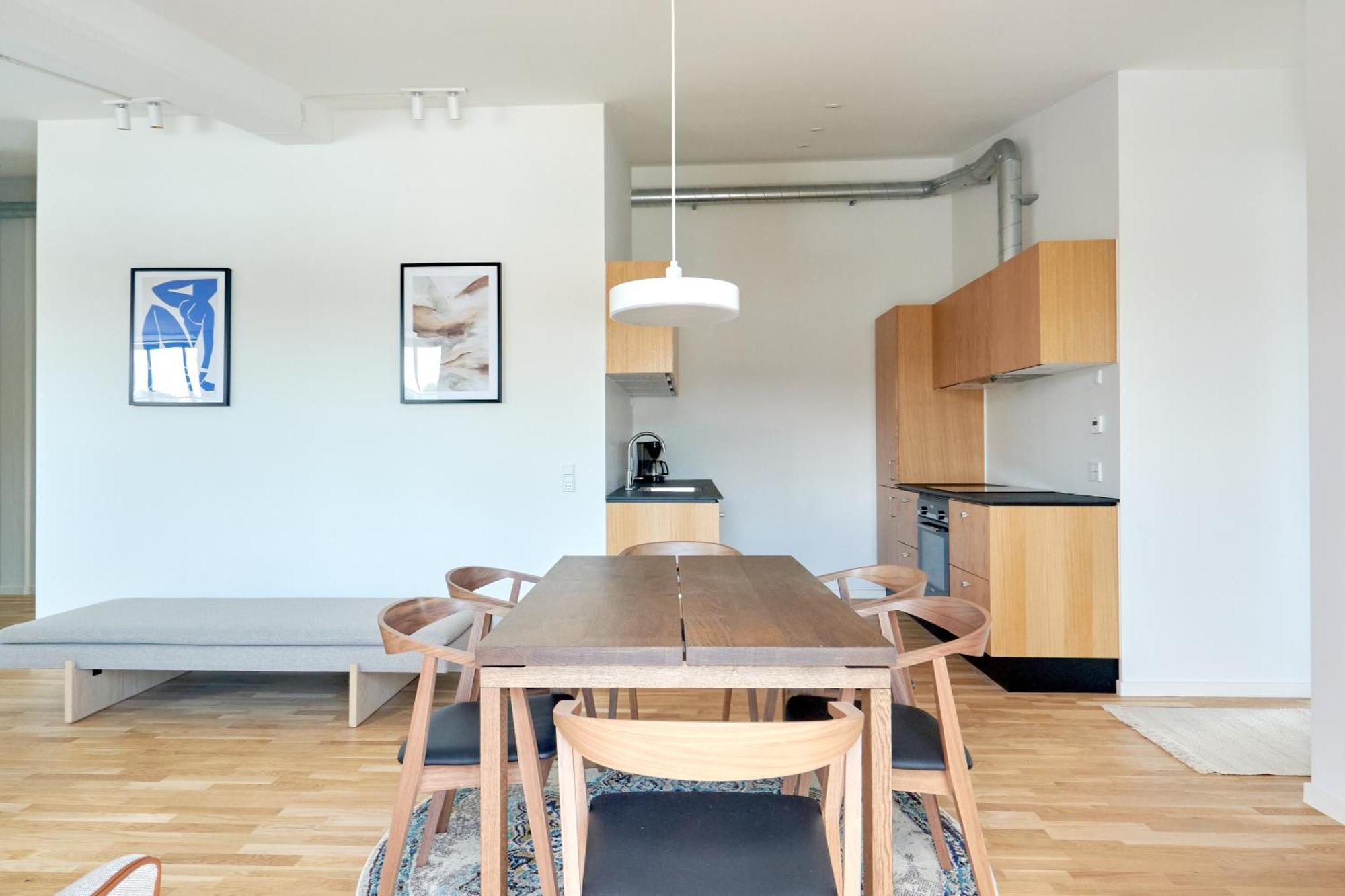 Cozy And Bright With Private Car Park Apartment *