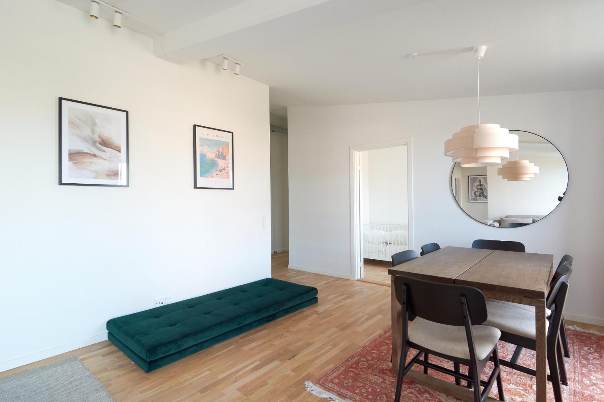 Cozy And Bright With Private Car Park Apartment *